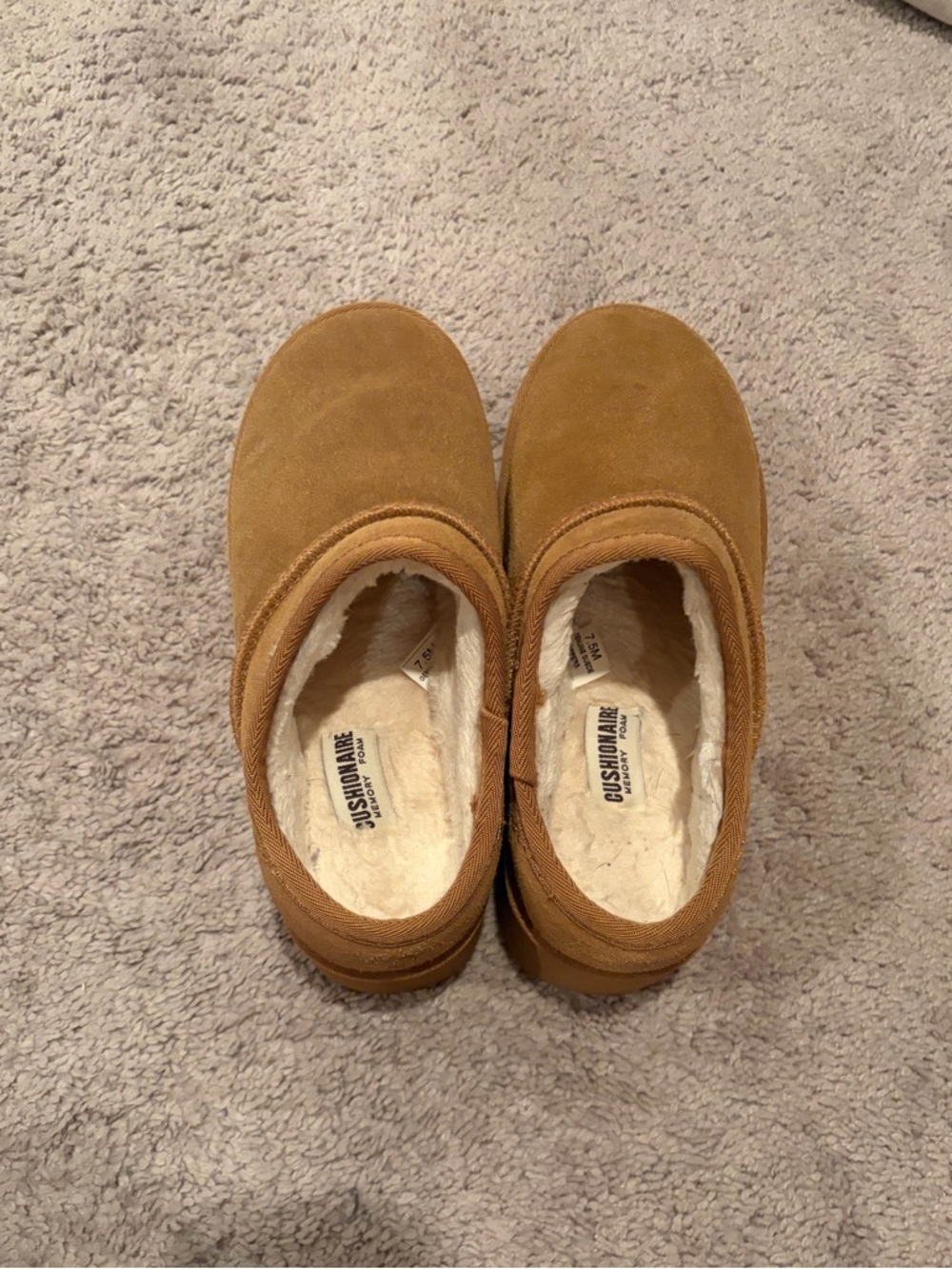 Cushionaire Women’s Cozy Slip-On Slippers in Tan